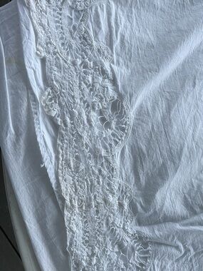 White Cotton Top with Scalloped Crochet Lace Detail 60x90 Cotton Sheet